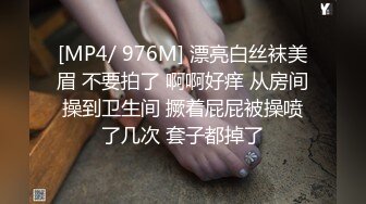 睡衣单腿黑丝极品女神下海，细长美腿夹着振动棒足交，掰穴特写超粉嫩