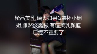 肥水不流外人田床上玩弄骚老婆和小姨子，全程露脸大秀直播，跟狼友互动撩骚，吃奶玩逼干小嘴，淫荡又刺激