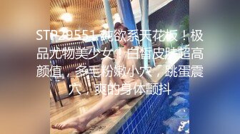 来自江苏的19岁小美女，水多人骚，各种性爱姿势在她身上来一遍，精彩刺激秒硬