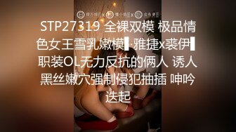 窗外欣賞單身獨居美白領洗完澡抹乳液,實在太美看入迷了