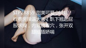 丰乳肥臀大奶妹，超短裙一把抱住揉奶子，镜头前深喉插嘴