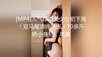 戴眼镜长发妹子甜甜厕所自拍视频，笑容很甜.