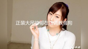 美女模特与意大利男友穿着性感黑丝情趣内衣在客厅里啪啪