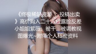 理发店老板娘兼职按摩卖淫女，全程露脸给小哥理完发后按摩，让小哥揉着奶子口交大鸡巴射精，精彩不要错过