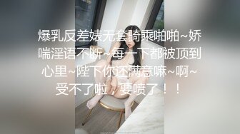 小姐姐激情露出：我家门口，好怕有人啊。在楼道全裸，发骚揉奶掰逼洞，娇喘呻吟，要是被发现就好玩了！