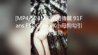 今日推荐大耳环气质型美女小姐姐，撩起背心揉搓奶子，拨开内裤特写掰穴，黑色网袜大长腿，手指扣入假屌进出