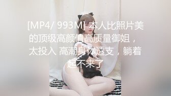 大奶小少妇黑丝情趣全程露脸高颜值，性感的蜜桃臀无毛白虎逼，让大哥各种蹂躏口交大鸡巴道具玩逼多体位抽插