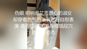 这小娘子玩的真带劲啊，逼逼都流血了还发骚呢，来着大姨妈激情大秀，带血的逼逼展示，大黄瓜坐插菊花好刺激