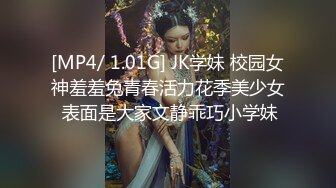 [MP4/ 672M] 单场收益巅峰，极品外围女神，情趣装跳蛋大黑牛，舔脚舌吻抠逼内射全都有