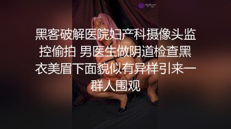 大辫子花姑娘镜头前露脸被大哥玩逼，颜值不错逼逼也很大直接让大哥用手淘玩拳交，雪花啤酒塞入骚穴抽插呻吟