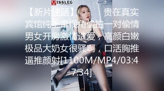 B站很火的舞蹈区双马尾可爱美少女浆果儿麦德龙大卖场里大胆露出