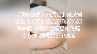 欧美情侣直播性爱，脱下内裤去舔屌，卖力销魂吃屌椅子上后入第一视角颜射