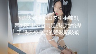 眼镜轻熟女美少妇，夫妻之间沙发上啪啪做爱花式玩黑蝴蝶传教士内射，最后洗澡