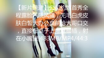 -性感的美女被3男高价钱约到公寓啪啪 3P玩得很爽