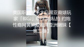 姐妹花女同秀情趣肚兜互舔逼逼，牛奶抹逼手指互扣假屌深喉，翘起大屁股假屌抽插粉穴，吐奶吸奶头表情非常淫骚