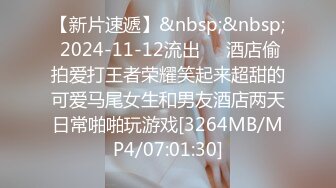 非常敞亮的兩口子，露臉直播激情小嫂子敞開腿躺在床上任大哥玩耍，舔逼道具隨便抽插，口活完開幹