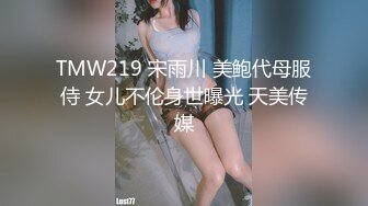 长发气质颇佳的颜值妹子，制服诱惑在真皮沙发上无套啪啪