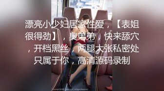 服装城女厕偷拍包臀长裙黑高跟披肩发少妇水润嫩逼