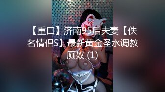 性欲高涨的一幕,三个短发爷们无套轰逼,大鸡深喉以嘴当逼好过瘾,开火车逼和屌紧密结合