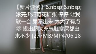 后入小女友的翘臀