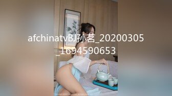 66妈妈洗澡的时候看妈妈洗逼逼，漏出大大的阴蒂