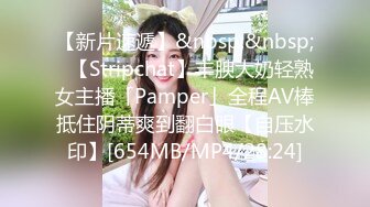 澡堂子更衣室偷窥众多的脱的光溜溜的美女少妇 (14)