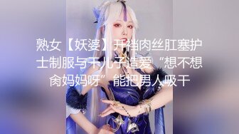 奶子很俏的黑丝少妇活真好，床上给小哥深喉口交无套抽插，激情上位每次插的都好深，浪叫呻吟不断直接内射