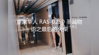 女工宿舍简易冲凉房洞中超近距离偷窥两个少妇洗澡看着阴毛真想伸手摸逼