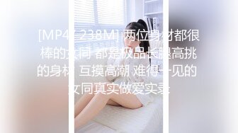 在车里猛插，骚逼吞了两次精，完美露脸骚得很