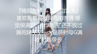 服装店老板娘在店里逼里夹着跳弹接客卖货闲聊，全程露脸顾客一走就开始骚，躲进试衣间脱光揉奶子自慰骚逼