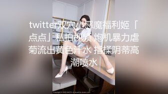 公交车上美少妇光顾着玩手机 我就专拍你的小咪咪