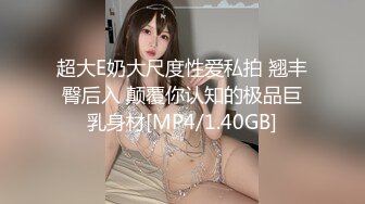 黑丝蝴蝶逼奶子很圆润的极品小少妇，深夜撩骚互动狼友，揉奶玩逼特写展示，道具摩擦