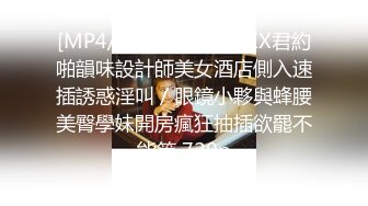 对白色长裙的御姐无法抵挡肉肉的 笔直白嫩