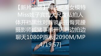 00后卡哇伊美少女浴室洗澡白皙奶子，湿身诱惑掰穴特写毛毛浓密，洗完澡床上玩特写粉穴，抬起双腿让你看清楚