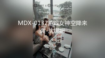 [MP4]齐逼牛仔短裤黑丝骚女，舔屌足交一脸享受，脱下黑丝掰穴扣弄