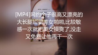 极品CP✅魔手》疯狂大胆坑神躲进商场女_厕独占一个坑位隔板缝中偸_拍各种B形妹子方便▲极限特写镜头快要碰到B了 (5)