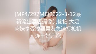 美眉 想要主人吃我的大奶子 操我的小骚逼 油亮肉丝露着小脚丫 假鸡吧插小粉鲍 尿尿狂喷