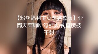 练功房女厕全景偷拍刚做完瑜伽来嘘嘘的少妇鲍鱼保养的还不错