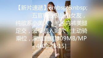 写字楼女厕偷拍短发红唇美女?小肥鲍已经被搞得很黑了