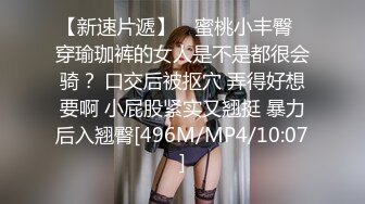 双马尾可爱小美女脱光光，奶子大肉体丰腴，啪啪享受舔吸抽插