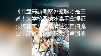 表面清纯眼镜大奶小媳妇和男友双人啪啪直播大秀诱人肚兜半露乳房爱爱扭动身体奶子上下晃动真是馋人啊