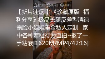 烧烤店两个妹子吃宵夜小伙忍不住扒开她们裹胸